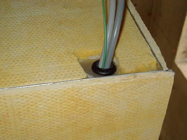 本体端子接続台接続