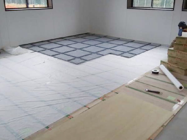 主要マット（ベースマット29）敷設