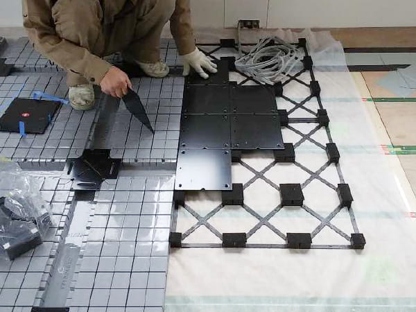 幹線用マット（フィードインマット29N）敷設